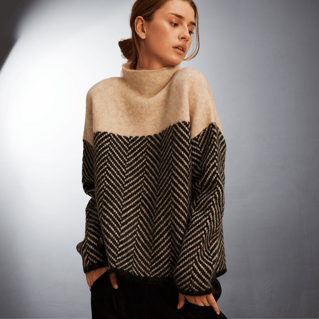 Ebba Lightweight Turtleneck Tee