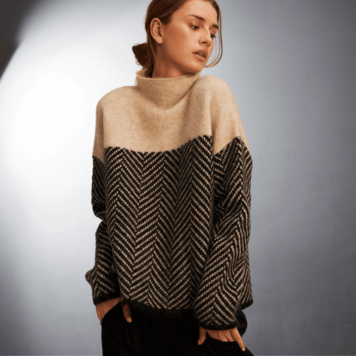 Ebba Lightweight Turtleneck Tee