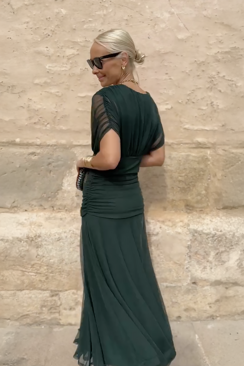 Elegant V-neck Maxi Dress Women with Gradient Design, Flowy Silhouette, Waist-Pleated Fit