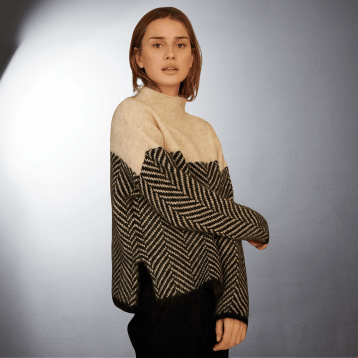 Ebba Lightweight Turtleneck Tee