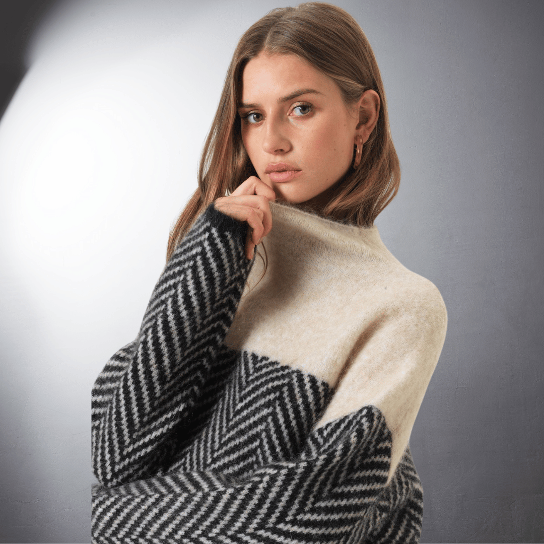 Ebba Lightweight Turtleneck Tee