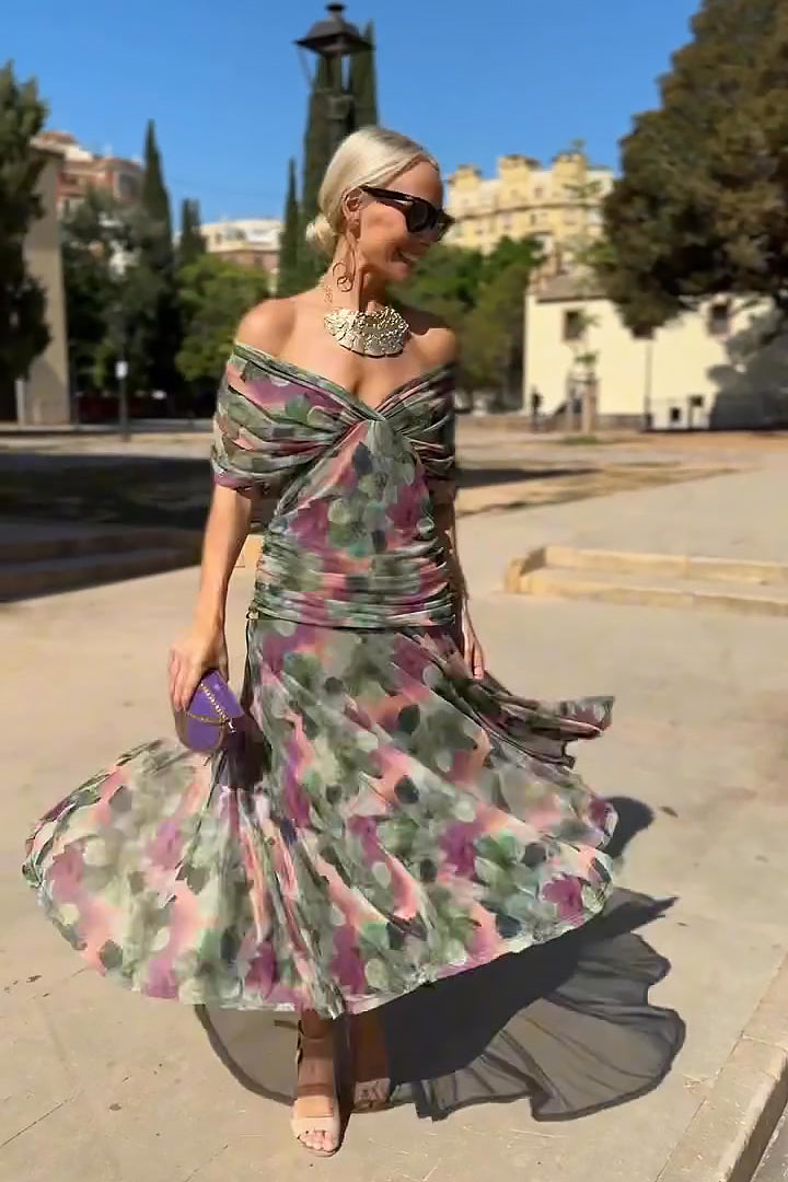 Elegant V-neck Maxi Dress Women with Gradient Design, Flowy Silhouette, Waist-Pleated Fit