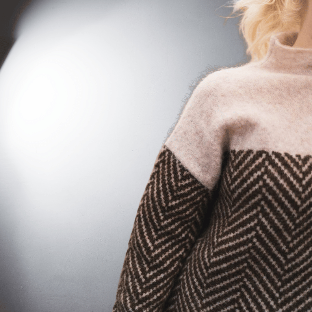 Ebba Lightweight Turtleneck Tee
