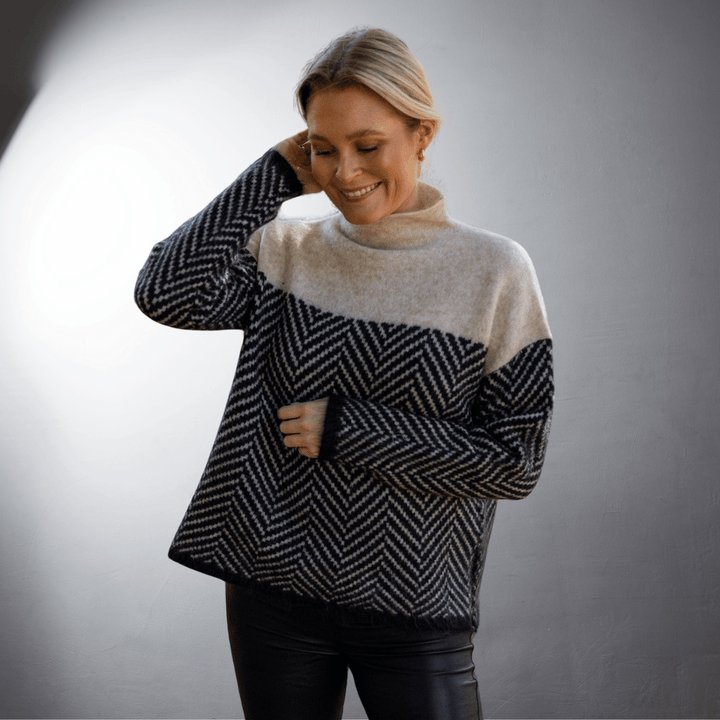 Ebba Lightweight Turtleneck Tee