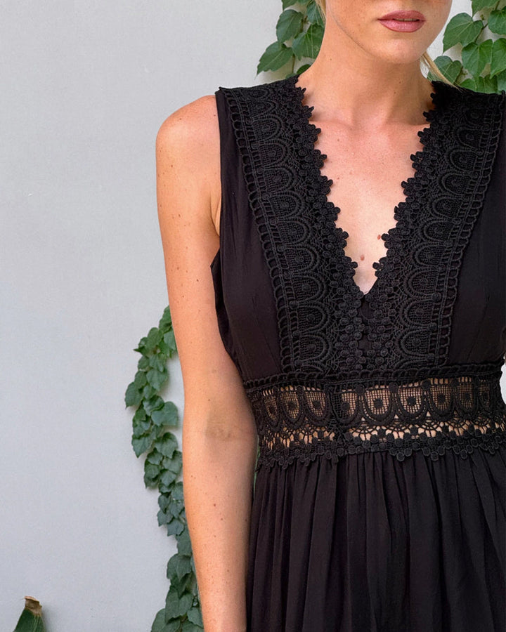 Women’s Lace V-Neck Maxi Wedding Guest Dress